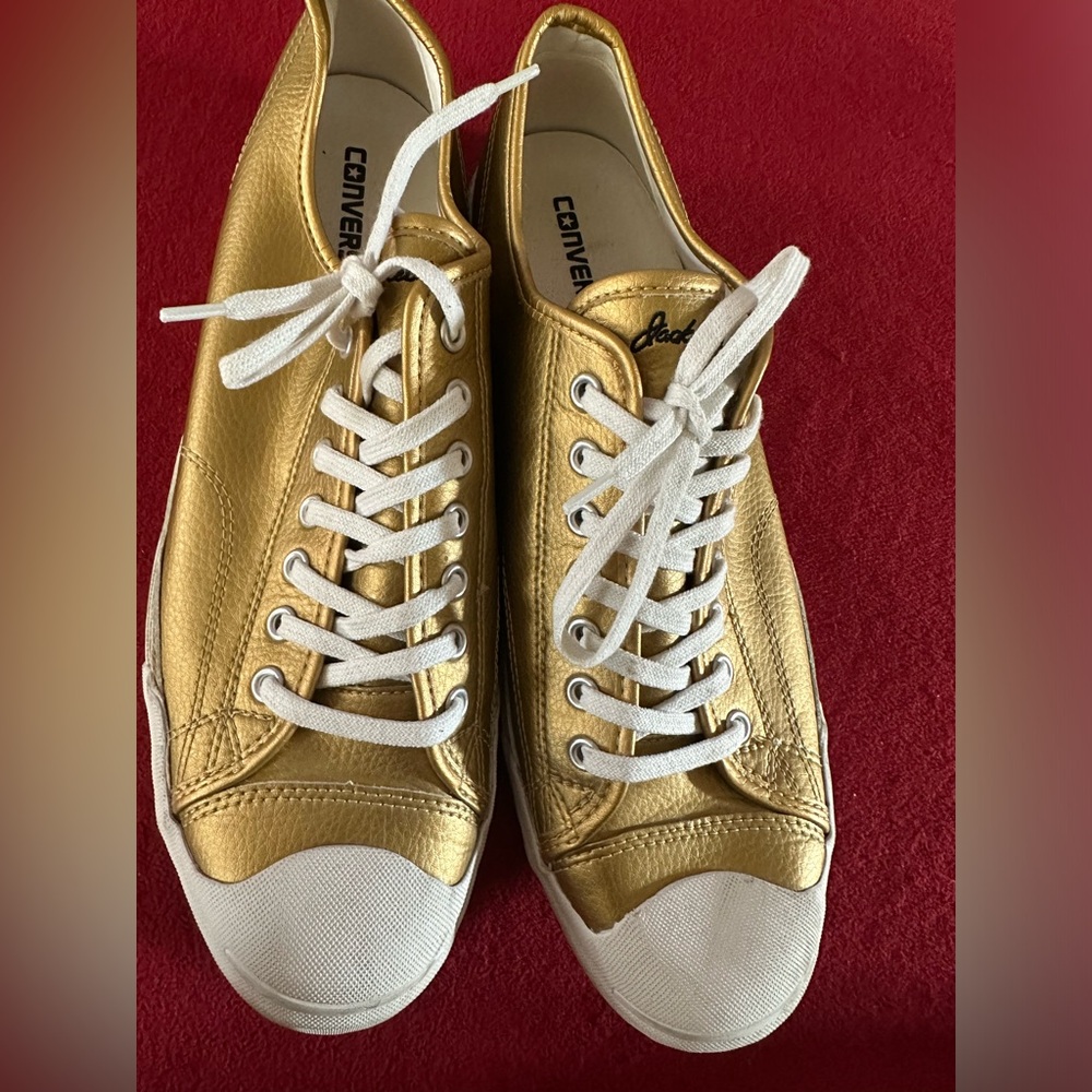 Worn very minimal converse